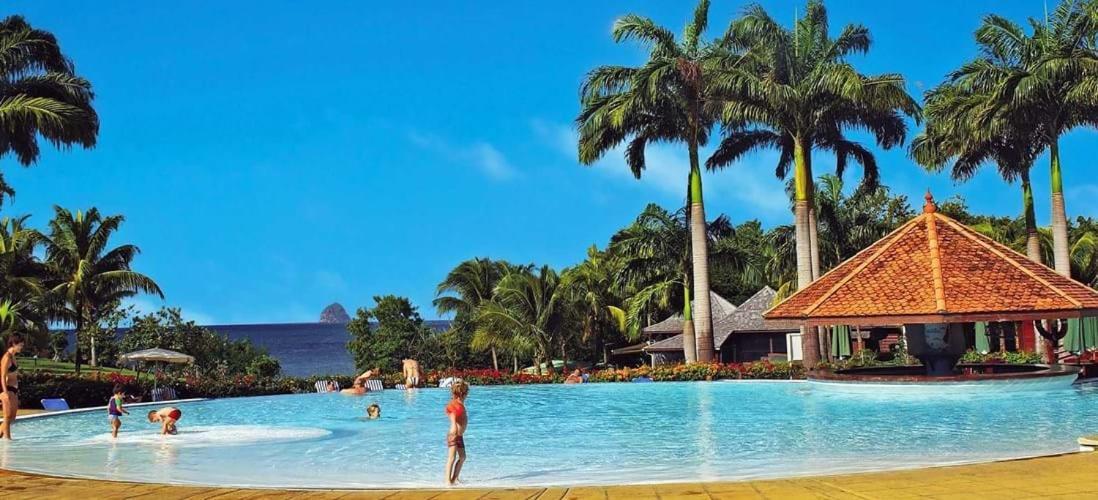 Au Beau Village Studio Avec Piscine Magnifique 圣吕斯 外观 照片