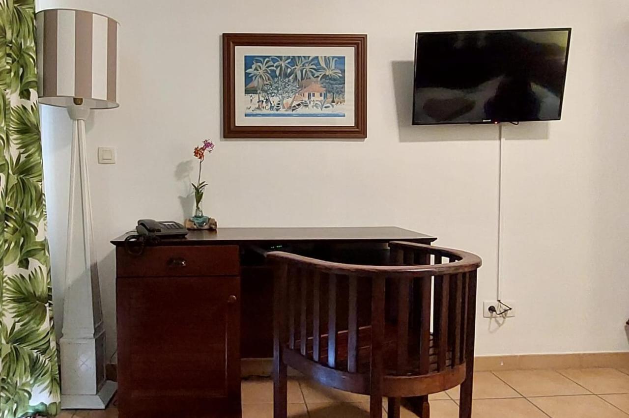 Au Beau Village Studio Avec Piscine Magnifique 圣吕斯 外观 照片